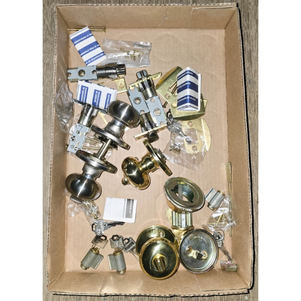 ASSORT. DOOR KNOBS AND LOCKS