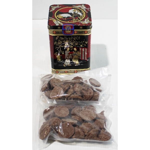 1 LB CHOCOLATE MACROONS W/ TIN