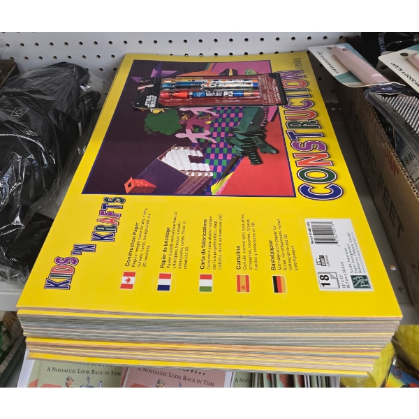 LARGE LOT OF CONSTRUCTION PAPER BOOKLETS W/ STARWARS PENCILS