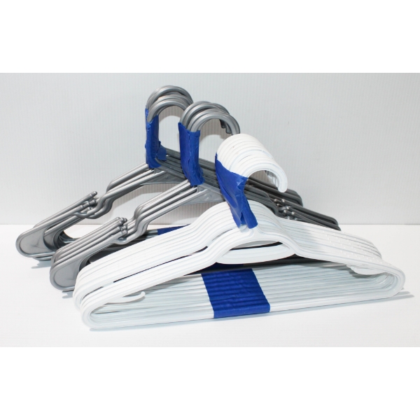 30 PLASTIC HANGARS