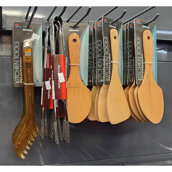 ASSORT. KITCHEN TOOLS AND ACCESSORIES