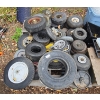 Image 1 : PALLET ASST SIZE TIRES / CASTER