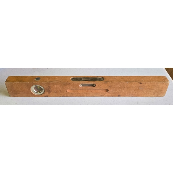 VINTAGE WOOD LEVEL