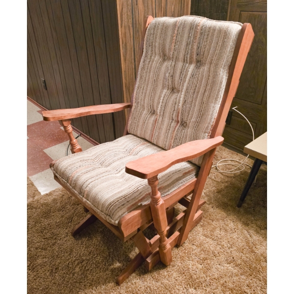 HARDWOOD ROCKING CHAIR