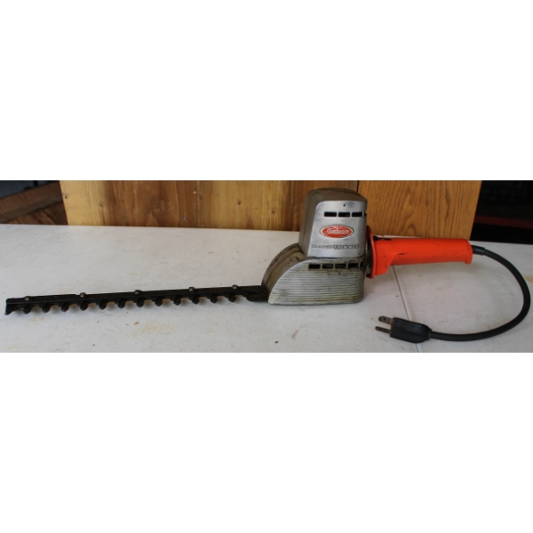 SUNBEAM ELECTRIC HEDGE TRIMMER