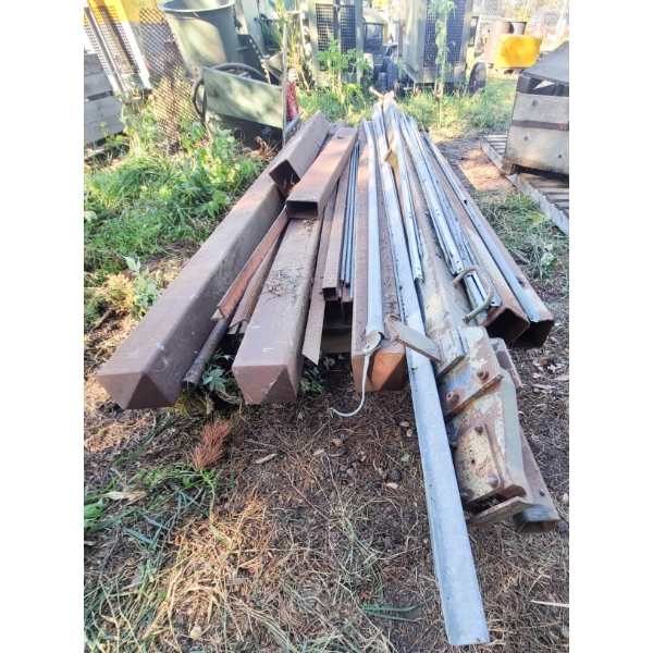 LARGE ASST OF METAL ASST SIZES