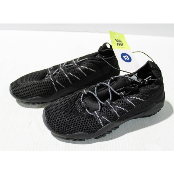 NEW KIDS WINDSOR WATER SHOES - BLK - SIZE 13