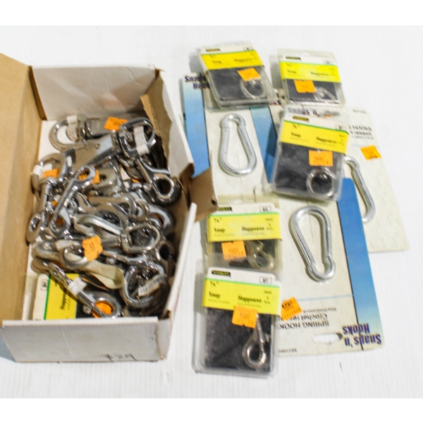 LARGE ASSORTEMENT OF SNAP HOOK ETC