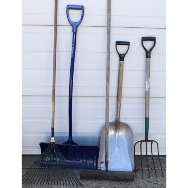 ESTATE RAKES - SHOVELS & FORKS