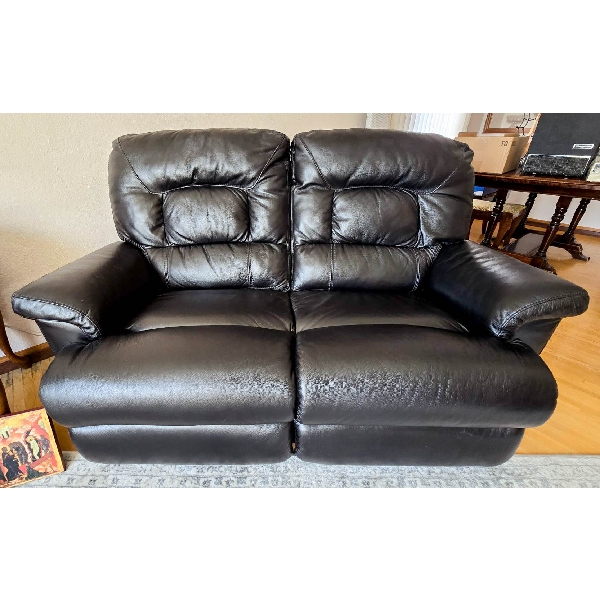 BLACK LEATHER ELECTRIC LOVE SEAT & RECLINER