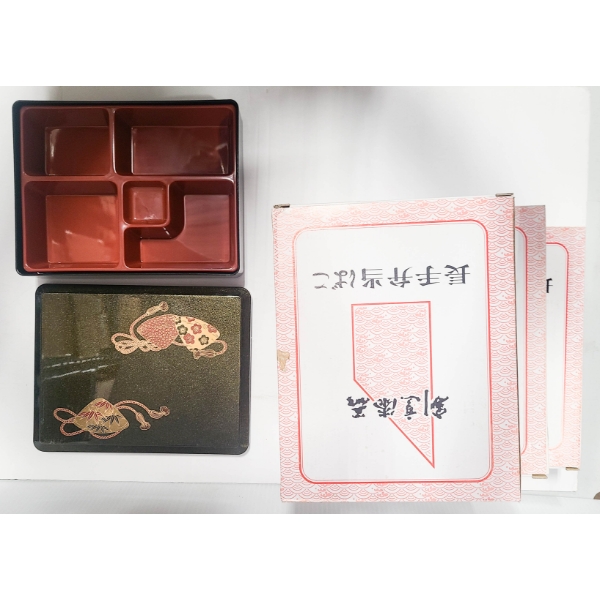 4 NEW BENTO BOXES W LIDS