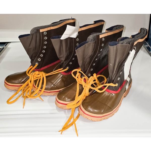 TWO PAIR OF SIZE 8 STEEL SHANK RUBBER BOOTS