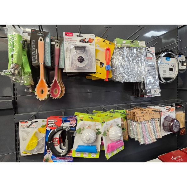 LARGE LOT ASSORT. KITCHEN TOOLS AND ACCESSORIES