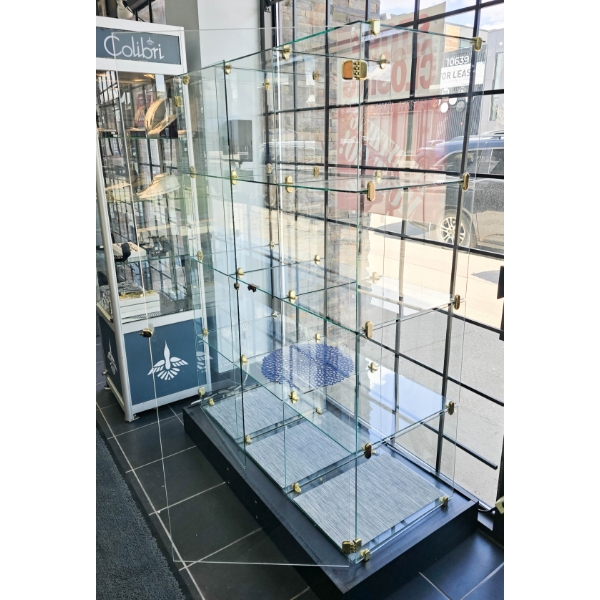 4 TIER GLASS & BRASS INTERLOCKING DISPLAY - LOCKABLE