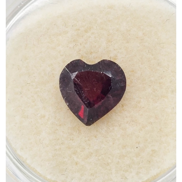 GARNET (HEART) 1.9CT GEMSTONE