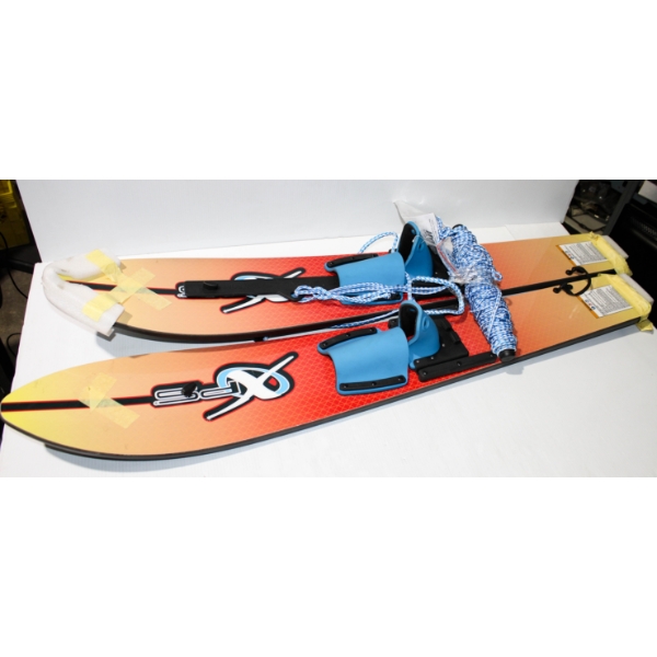 UNUSED HYDROSLIDE XPS CHILDERNS TRAINING WATER SKIES