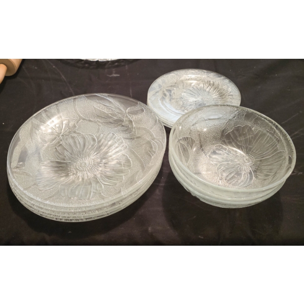 DECORATIVE GLASS PLATES AND BOWLS