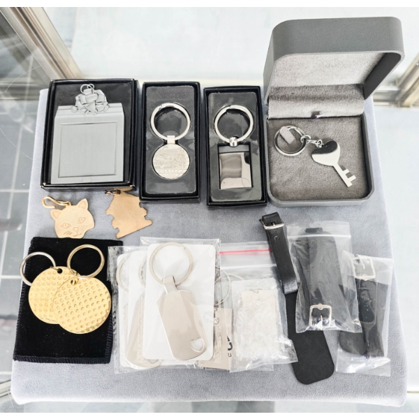 ASSORTED ENGRAVABLE KEY CHAINS