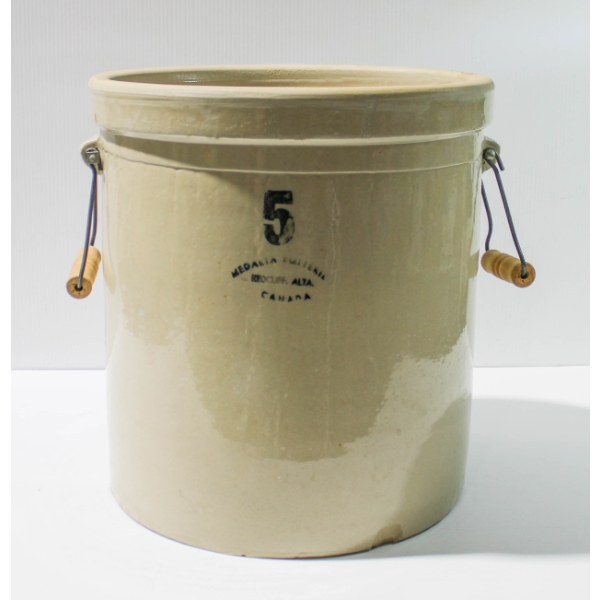 VINTAGE #5 MEDALTA CROCK MADE IN CANADA 