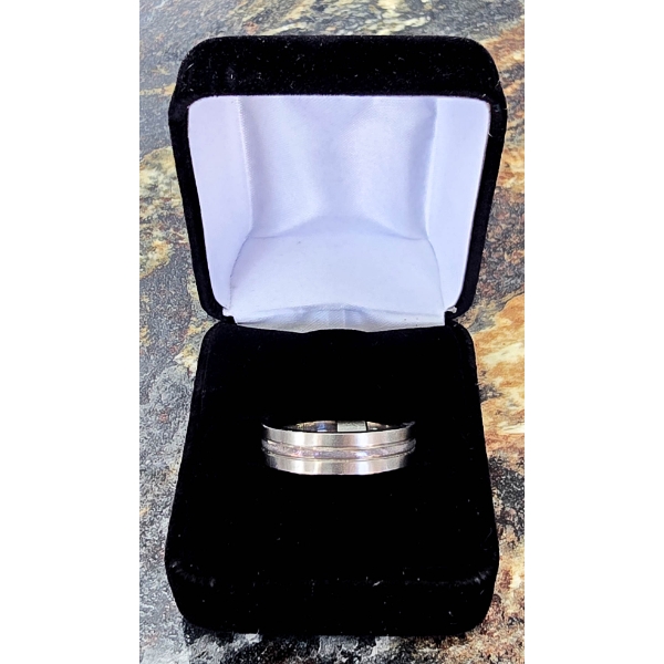 NEW MEN'S STEEL TITANIUM  RING - SIZE 10