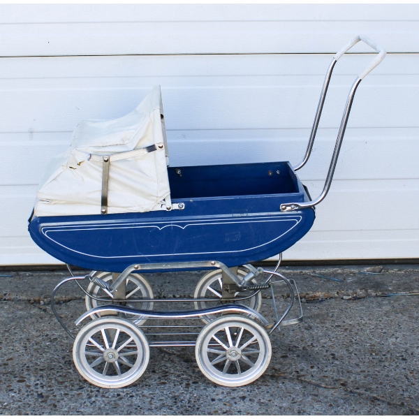 VINTAGE DOLL CARRIAGE