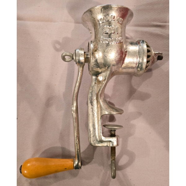 VINT. TABLE MEAT GRINDER 201 MADE IN ENGLAND