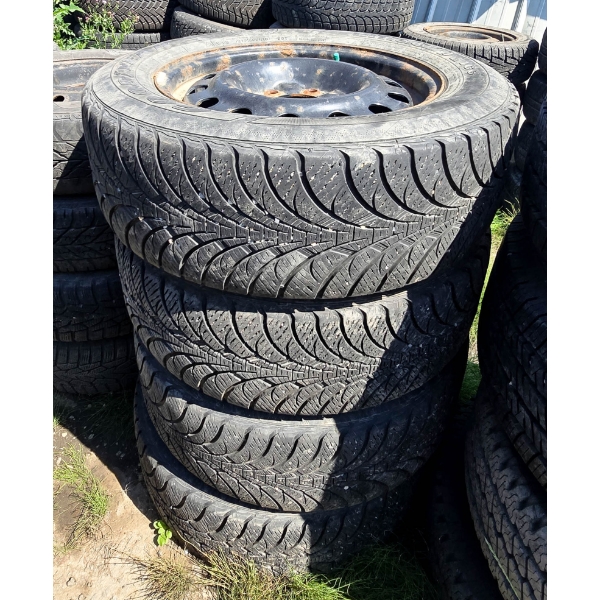 4 GOOD YEAR ULTRA GRIP ICE 215/60 R16 TIRES