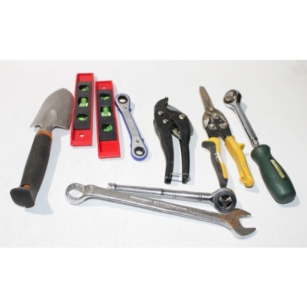 ASSORT. TOOLS INC. SNIPS, RATCHETS & LEVELS
