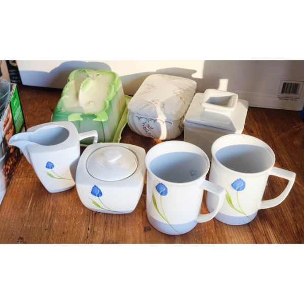 VINTAGE CHEESE / BUTTER DISHES ERC. 