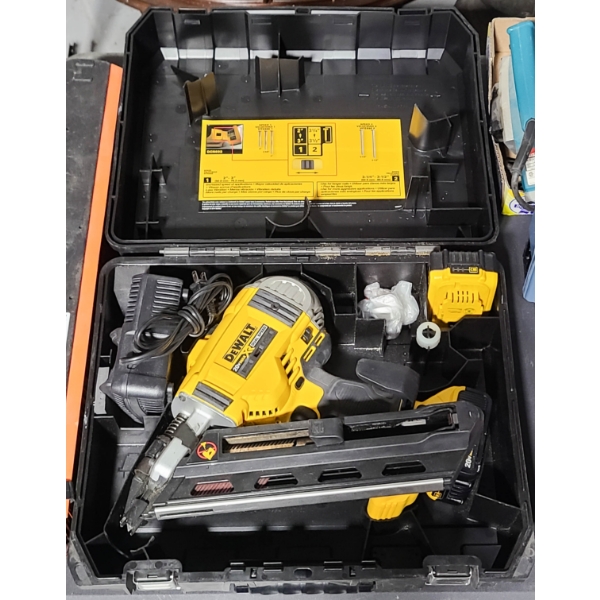 DEWALT 20V MAX XR DUAL SPEED CORDLESS PAPER-TAPE FRAMING NAILER