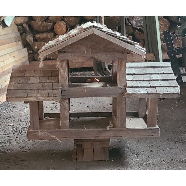WOODEN BIRD FEEDER