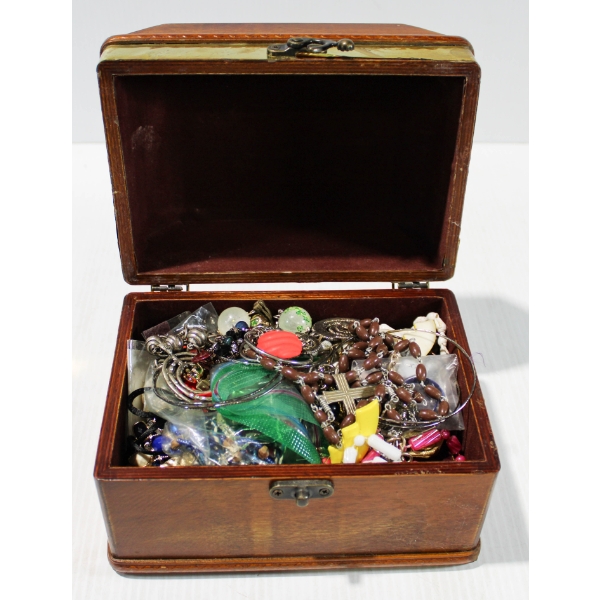 SMALL TREASURE CHEST FULL OF COSTUME JEWELRY