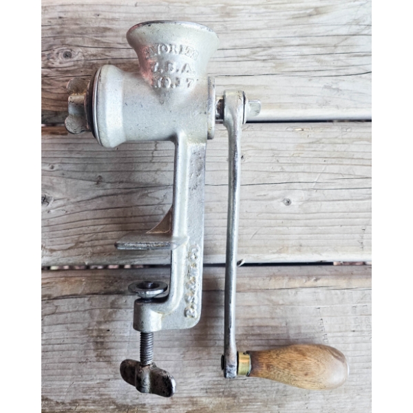 VINT. FAVORITE USA NO. 17 TABLETOP MEAT MINCER