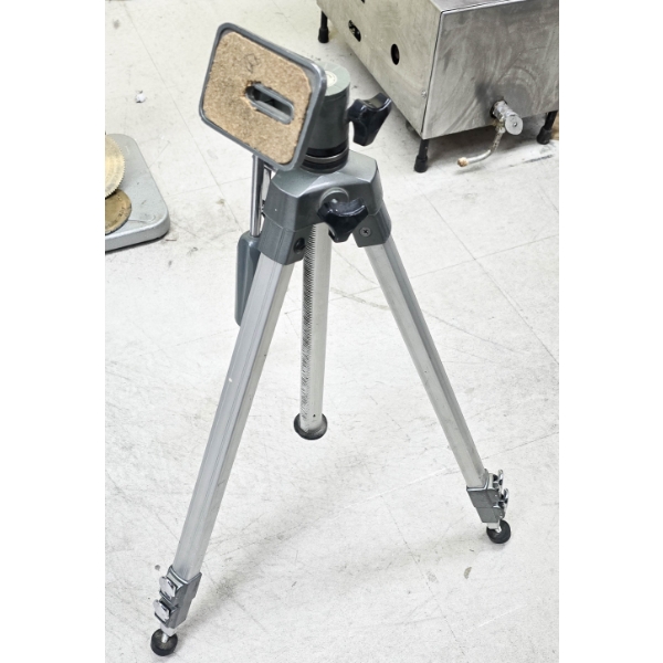 CAMERA TRI-POD