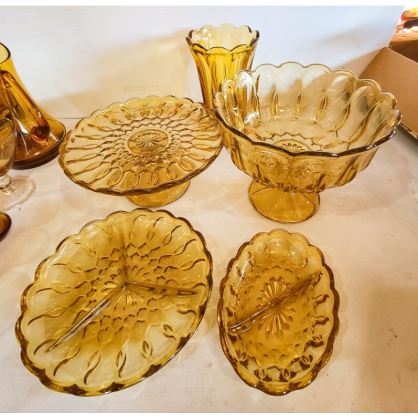 VINTAGE ANCHOR HOCKING FAIRFIELD AMBER GLASS COMPOTE 