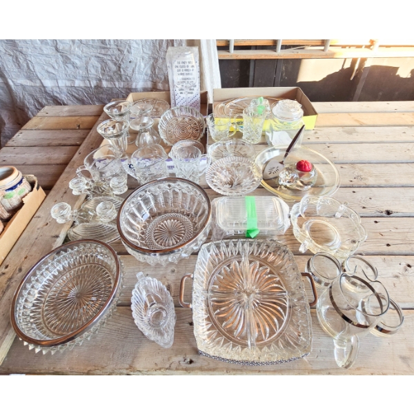 LARGE GROUP OF CLEAR GLASS WEAR / KITCHEN WEAR