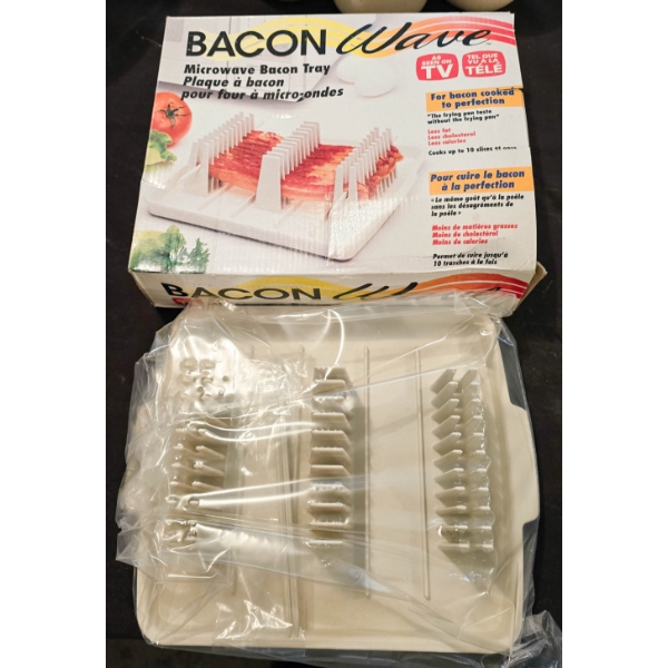 LIGHTLY USED BACON WAVE MICROWAVE SAFE BACON TRAY