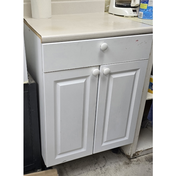 KITCHEN SIDE TABLE / COUNTER