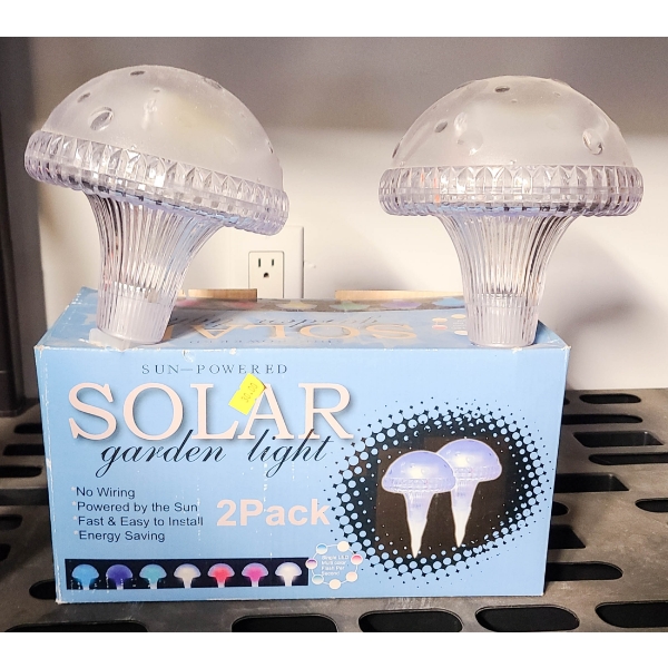 2 NEW COLOR CHANGING GARDEN SOLAR LIGHTS