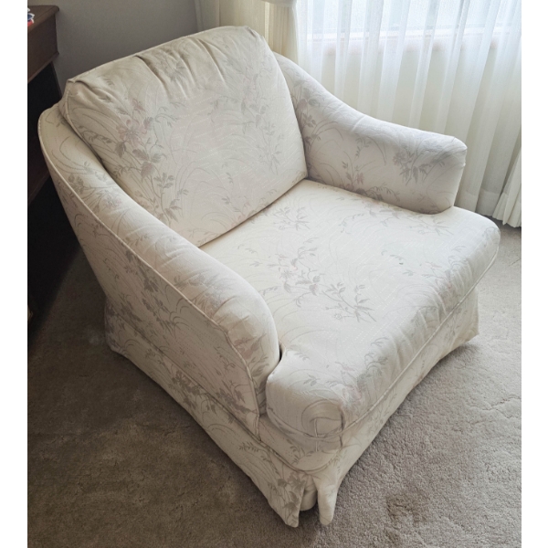 LIVING ROOM CORNER CHAIR