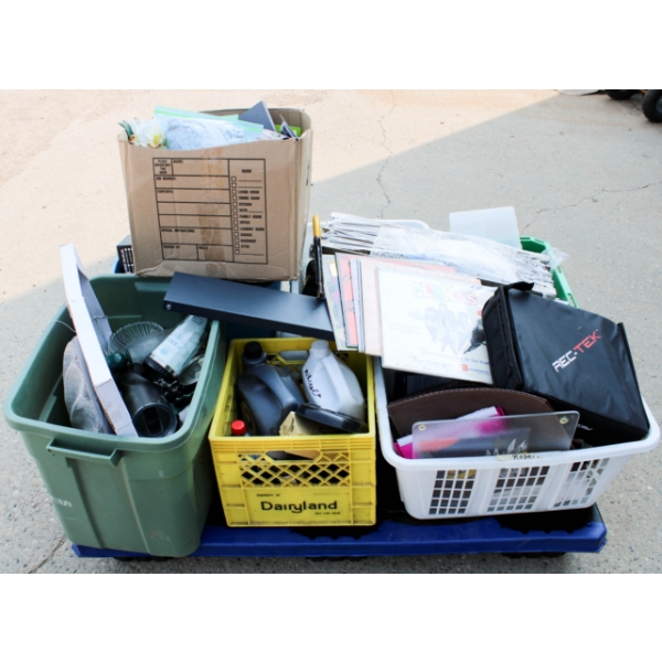 PALLET MISCELLANEOUS ESTATE - RECORDS - HOUSEWARE ETC.