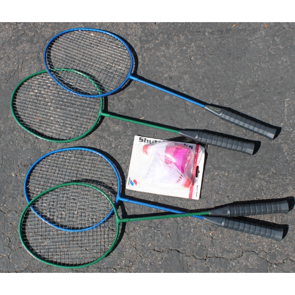 4 BADMINTON RACKETS & 6 SHUTTLES
