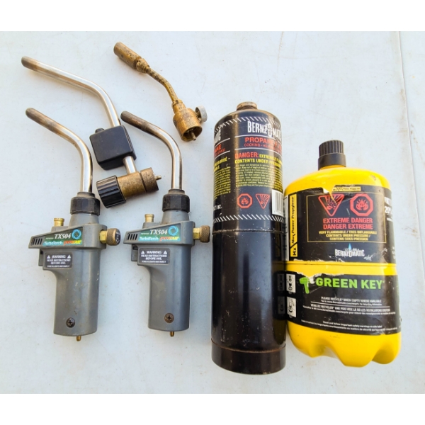 PROPANE TORCH HEADS W/ 2 TANKS