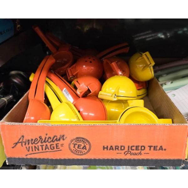 LOT OF FRUIT JUICERS