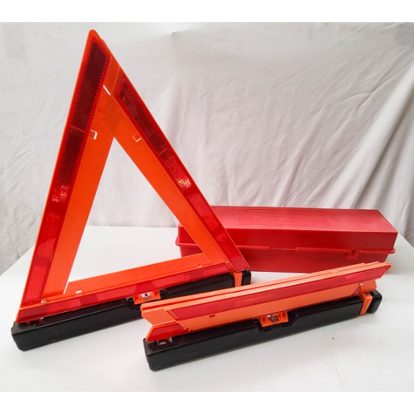 NEW WARNING TRIANGLE FLARE KIT MODEL 1005