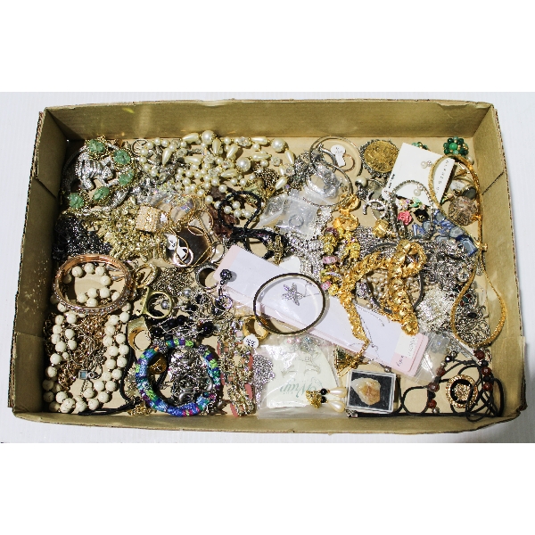 ESTATE JEWELERY 