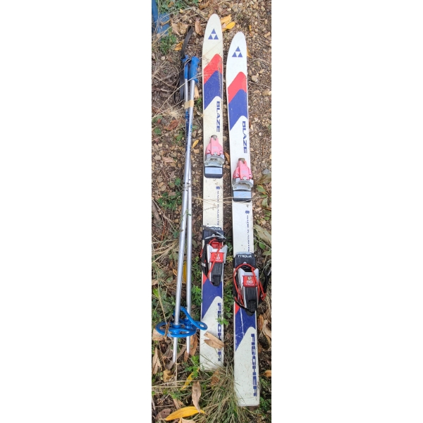 KIDS BLAZE FISCHER SKIS & POLES