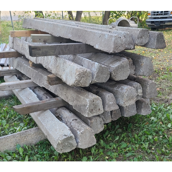 ASST USED CEMENT CURBS