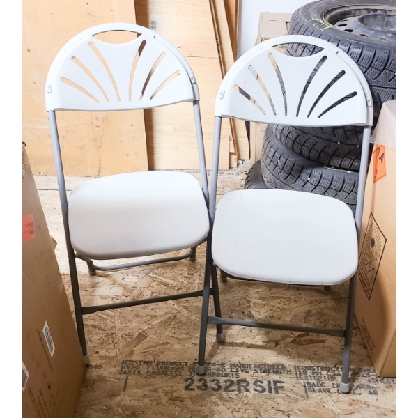 2 FOLDING CHAIRS