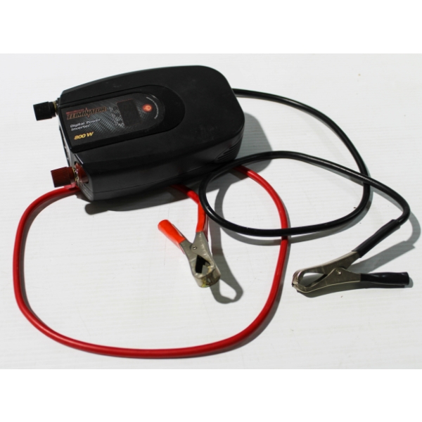 MOTOMASTER ELIMINATOR DIGITAL POWER INVERTER 800W